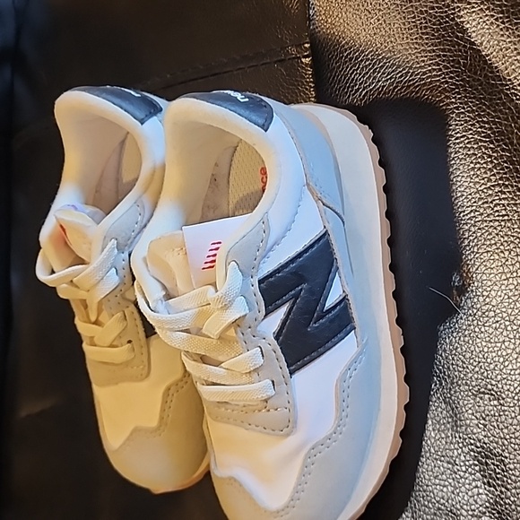 New Balance White and Gray Retro Sneakers - Picture 2 of 4